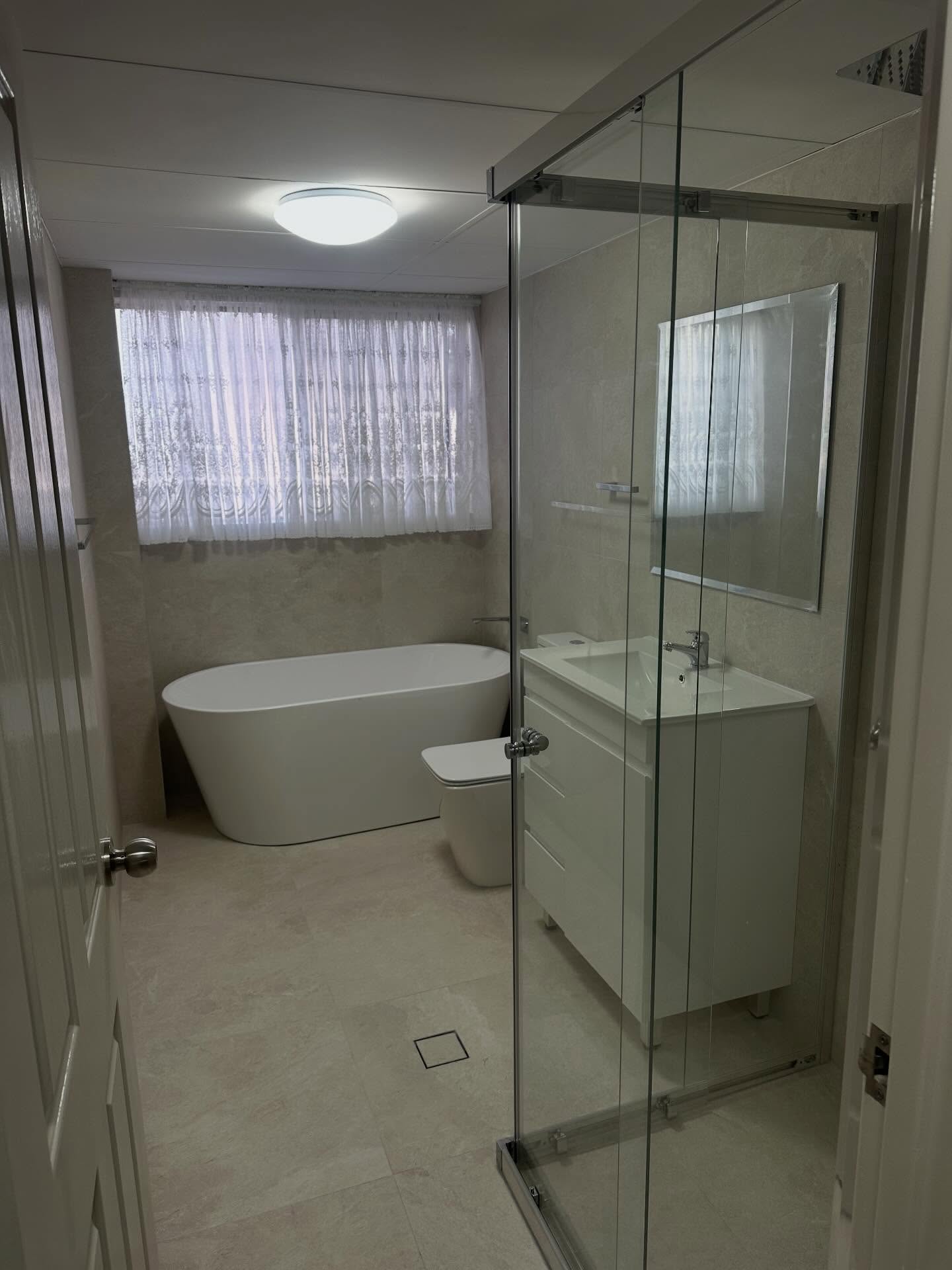 Dream Bathroom Alert!
Another project completed, and we couldnβt be happier with how this bathroom turned out in Merrylands. From spacious storage to a stunning shower design, itβs everything you need for your perfect bathroom. π¨π«
#RenovationSuccess #HomeMakeover #SydneyRenovations #BathroomInspo #MerrylandsRenovation